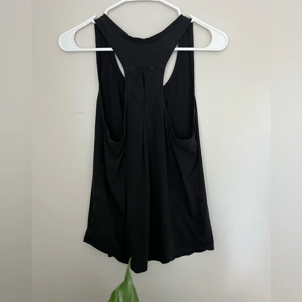 Lululemon size 6 loose fit tank - Picture 2 of 2